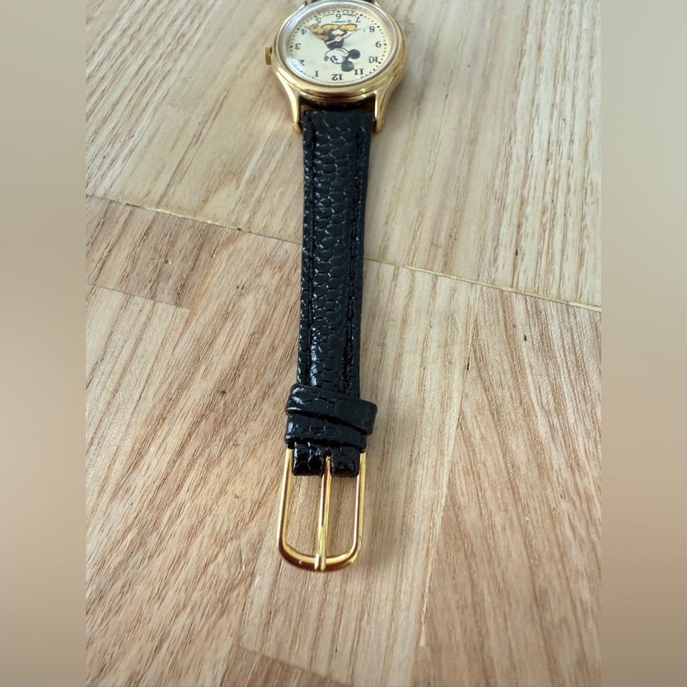 Vintage Lorus Disney Mickey Mouse moving arms watch NEW BATTERY - Picture 6 of 10